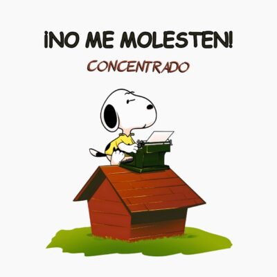 Snoopy, escribiendo a máquina.