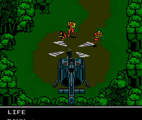 Imagen de Snake, Jack y Nick saliendo de un helicóptero en el segundo juego de Metal Gear, Snake's Revenge.