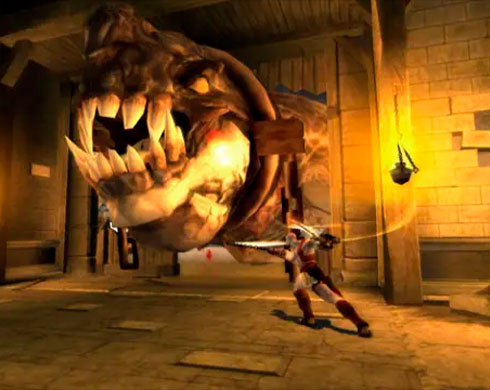 Imagen de Kratos enfrentándose al Basilisco en el juego God of War: Chains of Olympus.